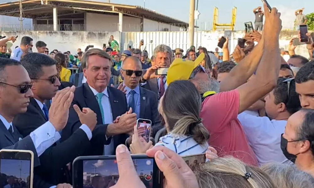 Bolsonaro diz se sentir como presidiário sem tornozeleira no Alvorada