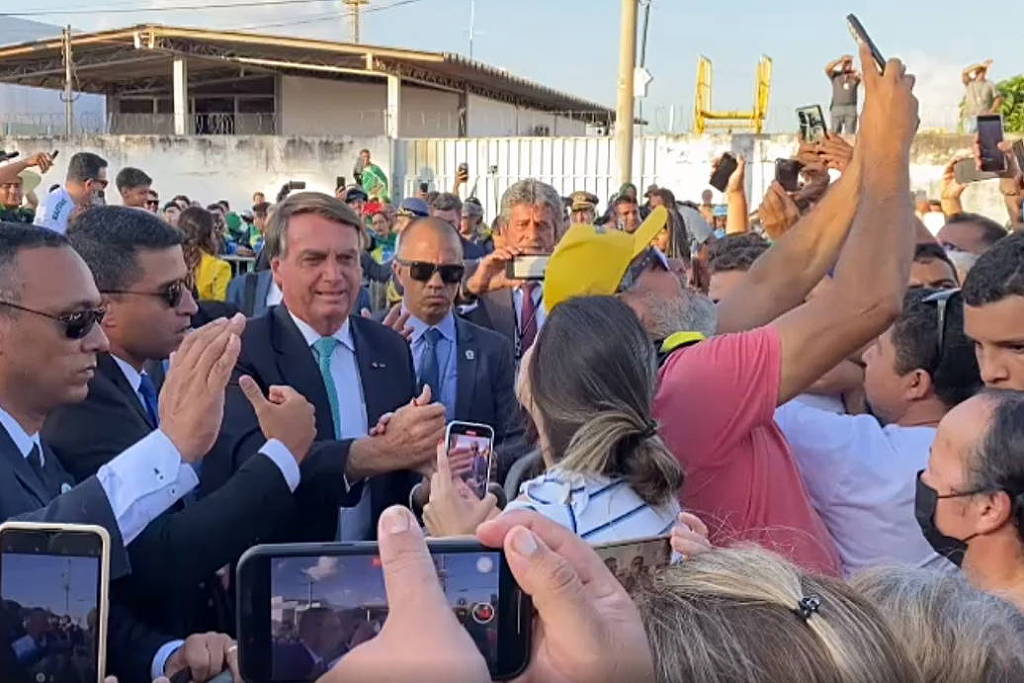 Bolsonaro diz se sentir como presidiário sem tornozeleira no Alvorada