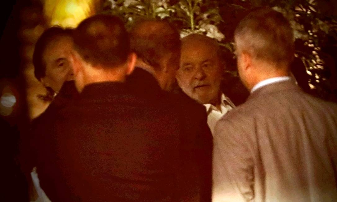 Em jantar com Lula, caciques do MDB indicam que podem tentar barrar candidatura de Tebet em convenção