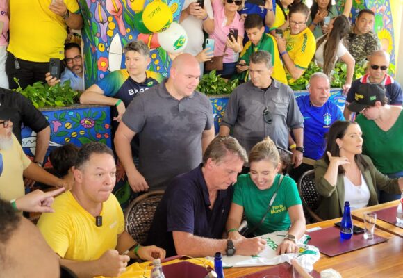 Com 10 mil populares, Bolsonaro oficializa pré candidatura de Abilio a prefeito de Cuiabá