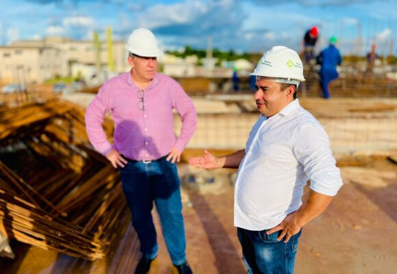 Adenilson Rocha comemora avanço das obras da ala de radioterapia em Sinop