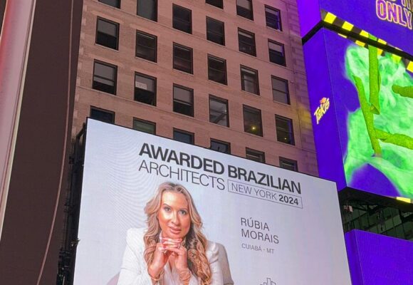 Arquiteta premiada de MT tem nome divulgado por 24h na Times Square, em NY