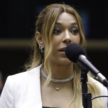 img20241127230645487 Cadê a PEC do fim do 6×1, Erika Hilton?