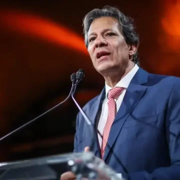 Haddad anuncia férias em meio a dólar recorde e desajuste fiscal