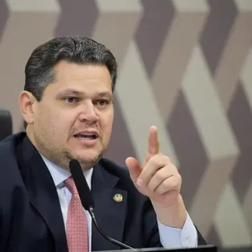 Lulistas e Bolsonaristas apoiam nome de Davi Alcolumbre para presidência do Senado