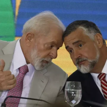 Lula demite Pimenta e marqueteiro Sidônio assumirá Secom do Planalto
