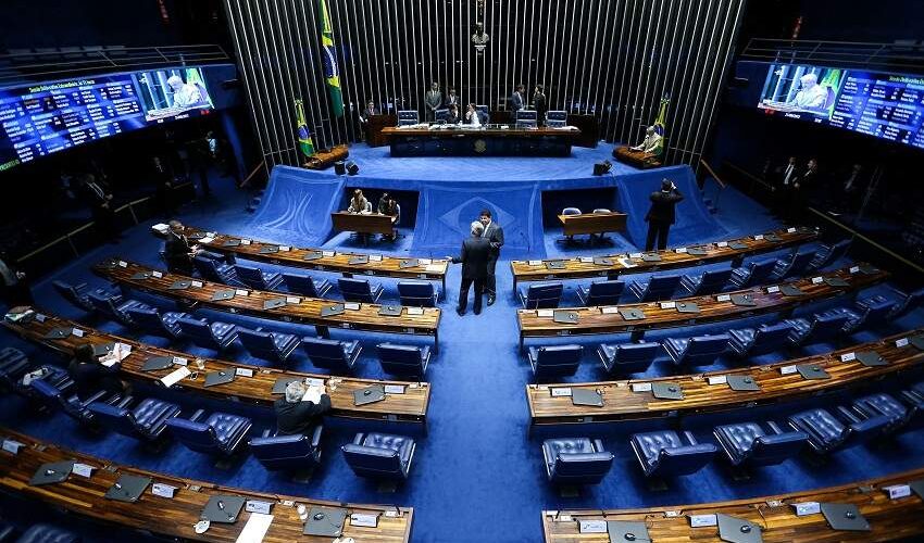 Com senadores do PL e PT como vices, Senado elege nova Mesa Diretora