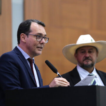 Lúdio detona clã Bolsonaro; Cattani defende aliados: “Frouxo é teu rabo”