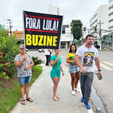 Ranalli participa de adesivaço por anistia em Cuiabá neste domingo