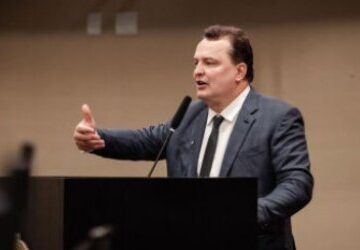 Em Brasília, Max Russi comemora arquivamento da “PEC da Blindagem”