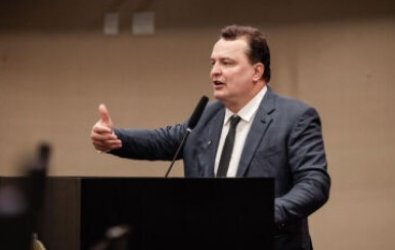 Em Brasília, Max Russi comemora arquivamento da “PEC da Blindagem”