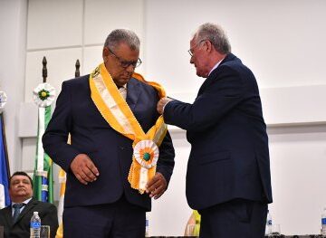 Juiz nega cassar prefeito acusado de trocar cimento por voto em MT