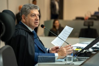 Após denúncia de prefeito, TCE suspende concurso com 101 vagas em MT
