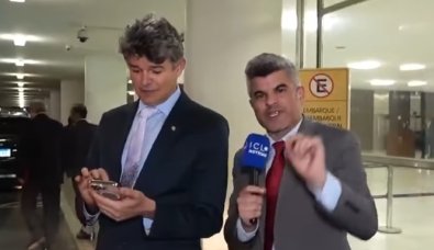 Jornalista ironiza deputado de MT: “fala menos bobagem com fita”
