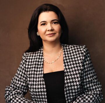 “Incentivar e demitir por posição política é ilegal”; diz advogada