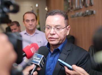 Botelho dá conselhos a Jayme Campos e Pivetta para vencer eleição