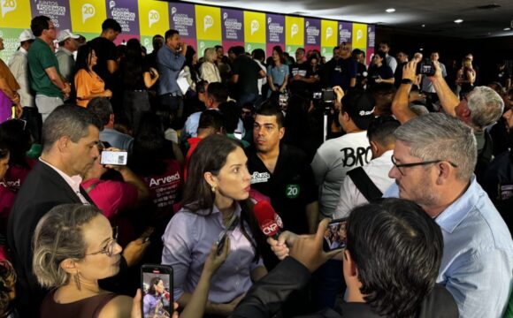 Janaína abraça a direita e busca apoio do Podemos para buscar o Senado